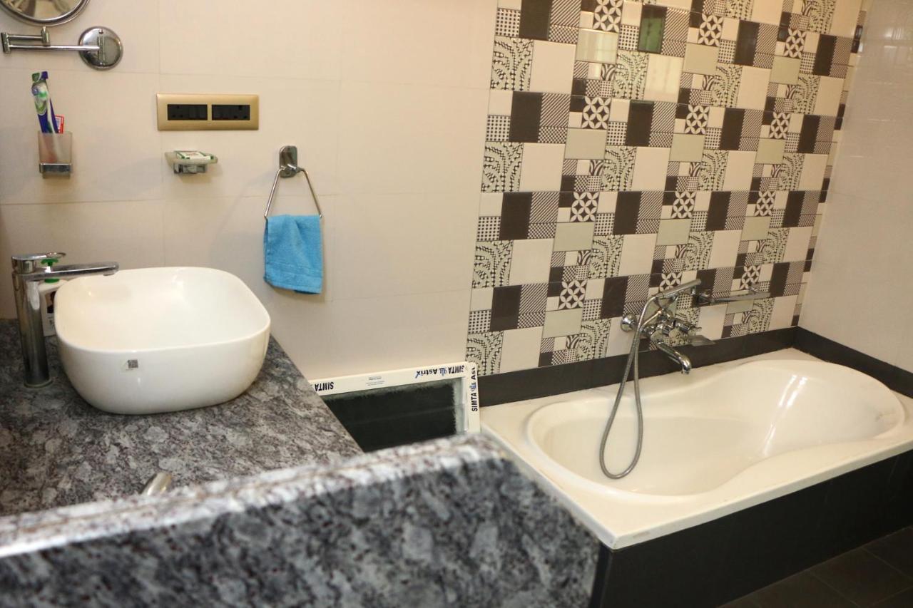 퐁디셰리 Penthouse 2Bhk With Bathtub And Terrace 빌라 외부 사진