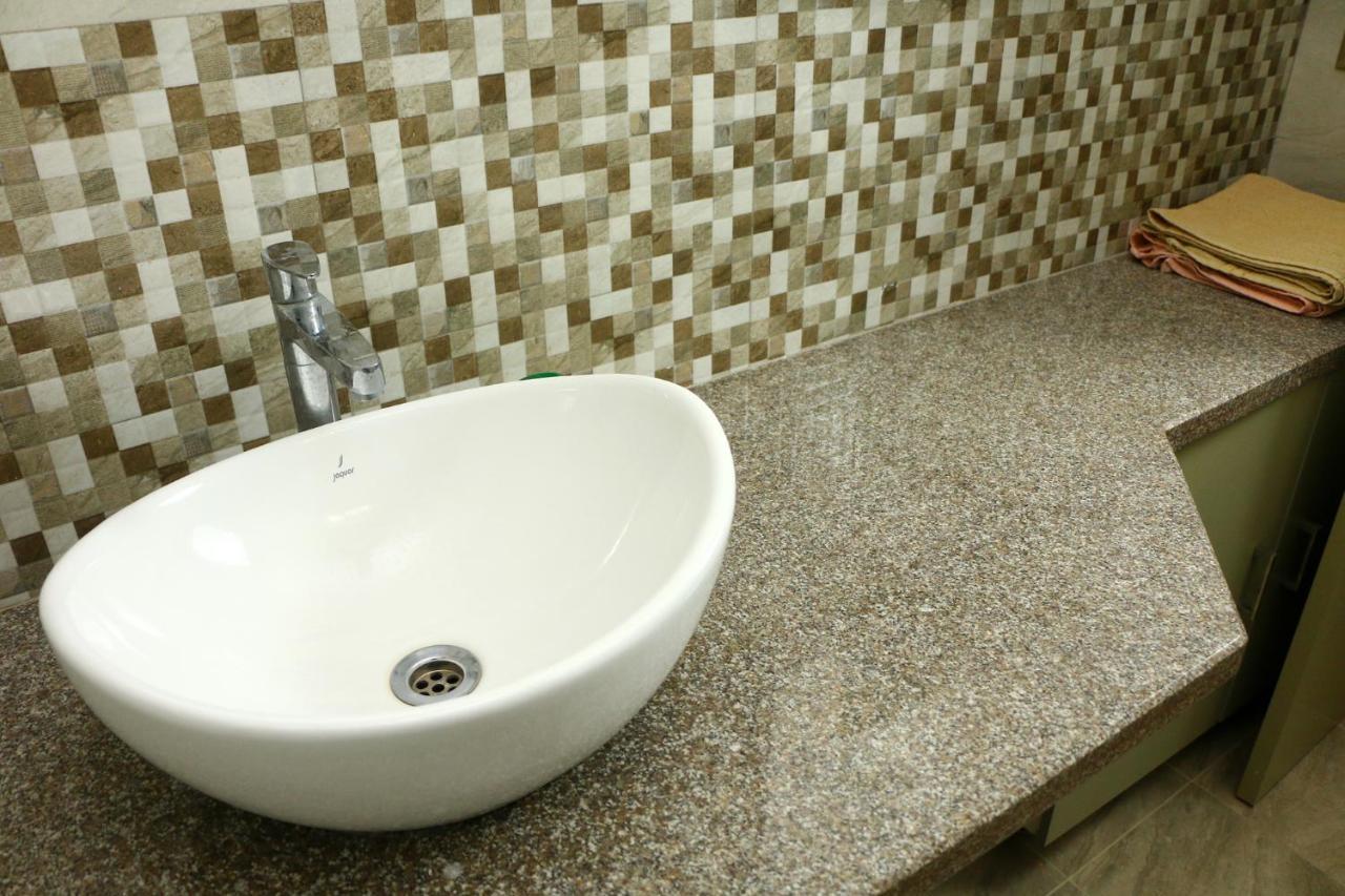 퐁디셰리 Penthouse 2Bhk With Bathtub And Terrace 빌라 외부 사진
